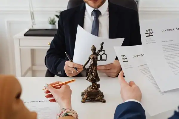 our fees Totton from EH Mediation - image of couple in joint mediation meeting